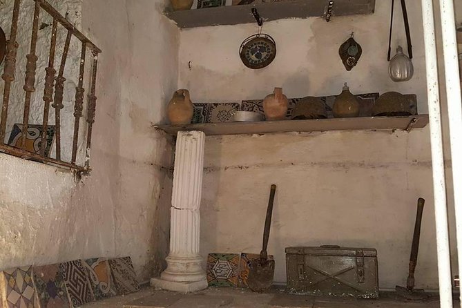 Naples Underground Spanish Quarters with Guide - Small Group Size and the Value of Paying for Context