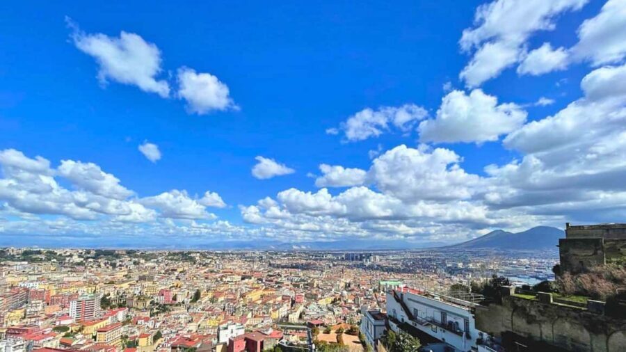 Naples: Vomero, Chiaia private tour with funicular railway - Pignasecca Market: start with real Naples energy