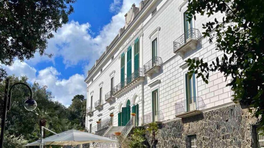 Naples: Vomero, Chiaia private tour with funicular railway - Via Scarlatti and Via Giordano: upscale streets with real strolling time