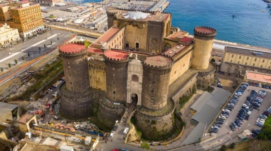 Naples: walk through the city's alleys with local guide - Piazza Municipio: Starting With Perspective