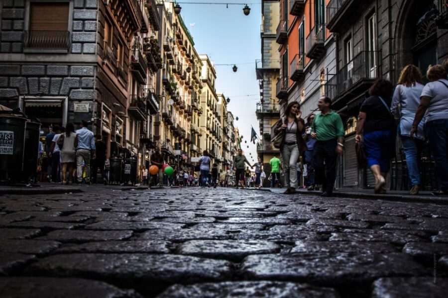Naples: walk to Naples with local guide - Via Toledo: the main-street rhythm you can actually navigate
