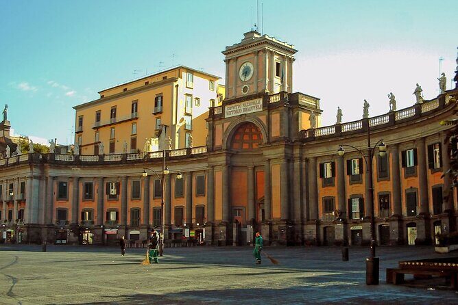 Naples walking tour + Neapolis buried - The guide makes a difference: Pierfrancesco and Arianna as examples