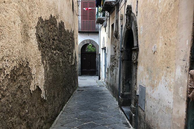 Piano di Sorrento Walking Tour with a Local - Via Ponte di Mortora and the tufa rock valley walk