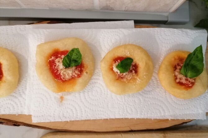 Pizza e Tiramisù class with local mum in Positano - Entering a Montepertuso Family Home in Positano