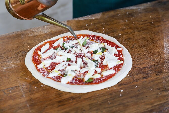 Pizza making classes and tastings - The tasting: round and fried pizzas with seasonal ingredients