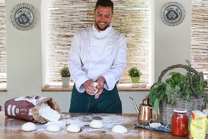 Pizza making classes and tastings - Meeting Andrea at his family villa setting