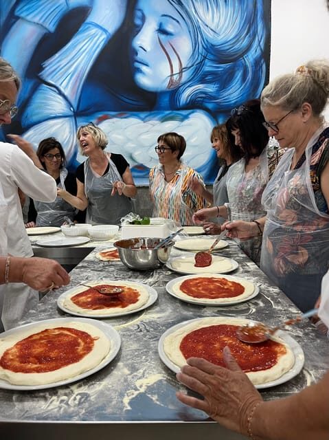 Pizza-Making Workshop by night with glass of wine - Who should book this workshop in Naples