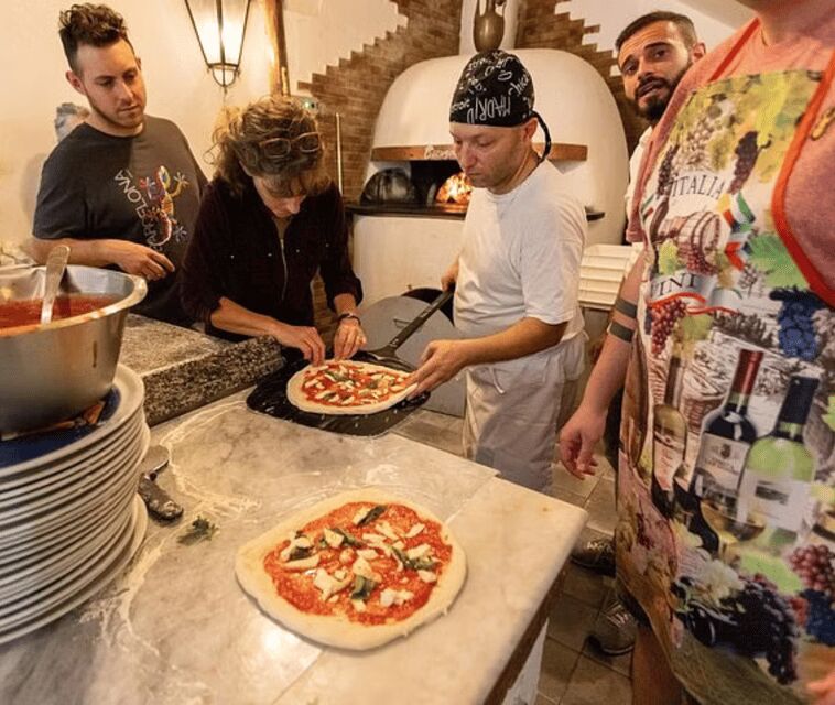 Pizza-Making Workshop by night with glass of wine - What you learn about Neapolitan pizza sauce and mozzarella
