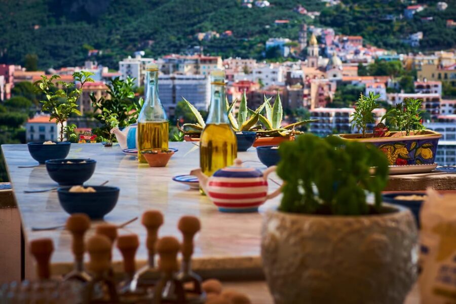 Pizza pasta e sorrento traditional cuisine 100% hands on - Wine, music, and the shared-table effect