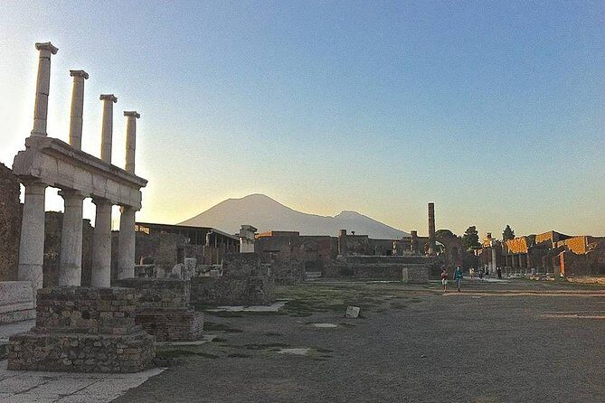 Pompei Guided Tour at Sunset - Meeting at Hotel Vittoria and how the tour runs