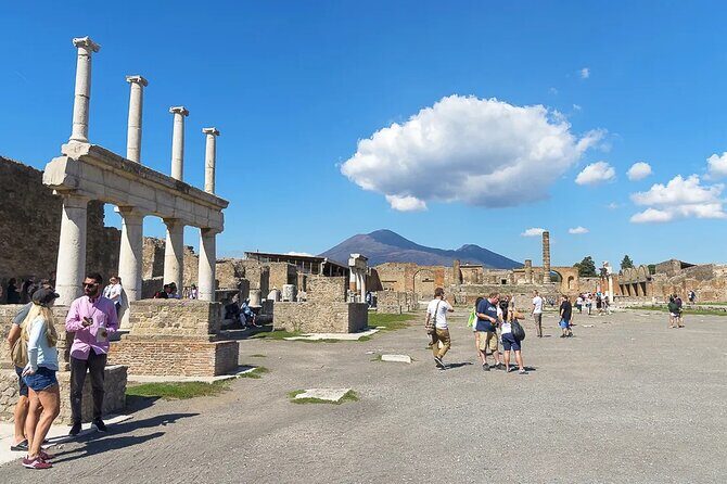 Pompei three hours with an expert guide - Classic and Newer Discoveries: More Than the Same Old Route
