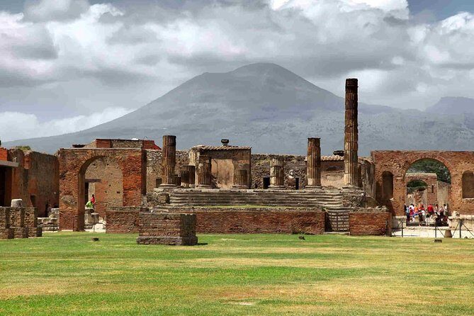 Pompei three hours with an expert guide - Meeting at Piazza Esedra and Timing Your Morning