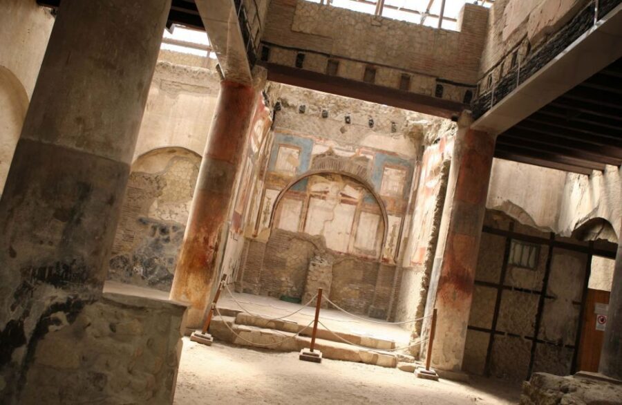 Pompei: Vesuvius and Herculaneum Tour - Small on-the-ground tips that matter