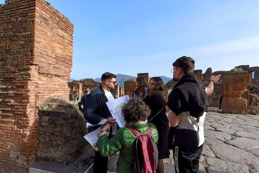 Pompeii: 2 Hours Skip the Line Visit with a Licensed Guide - Thermopolium and Lupanare: everyday life, up close