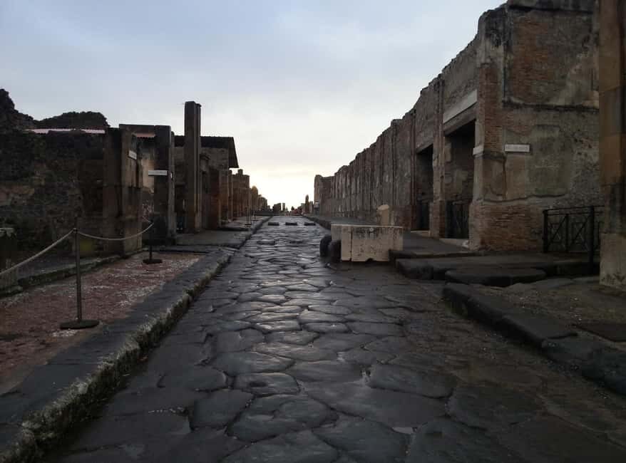 Pompeii : 2h small group tour with an archeologist - Why a 2-hour Pompeii plan actually makes sense