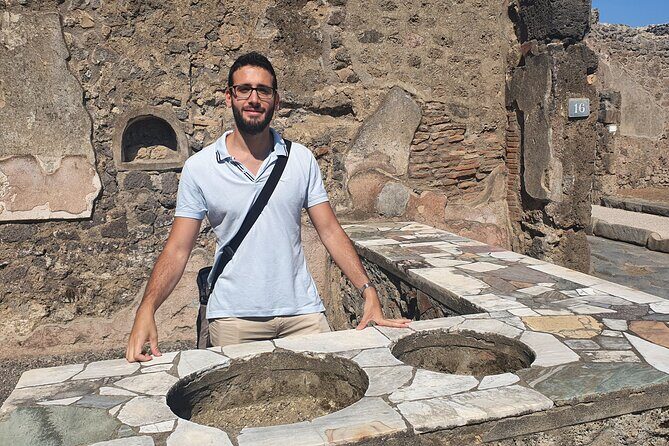 Pompeii 360° - 4-hour tour with an expert Guide in archaeology - Should you book Pompeii 360°? My decision guide