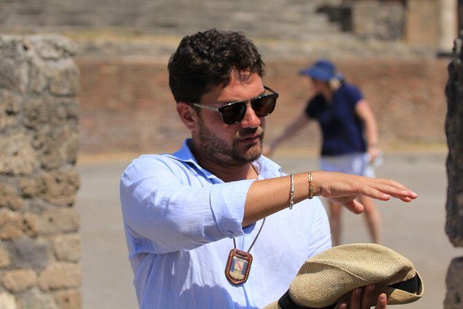 Pompeii 3h Private & Quality Tour with your Archaeologist - Via dell’Abbondanza to the Fugitives’ Garden moulds