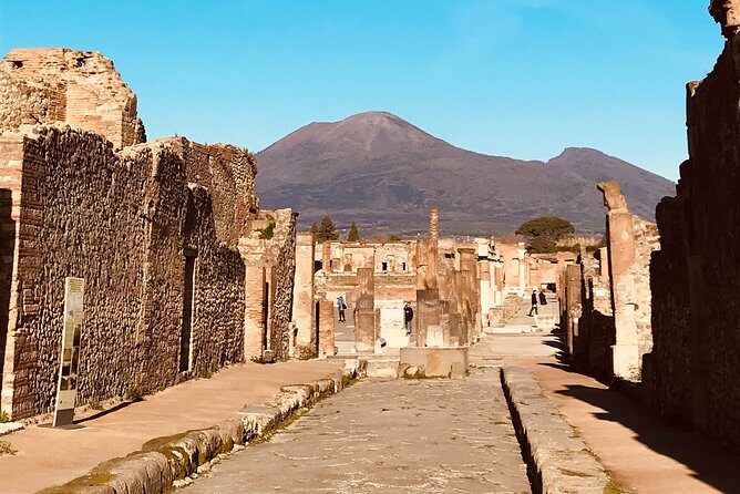 Pompeii 3h Private & Quality Tour with your Archaeologist - The Greater Decumano, thermal system, and the Lupanare