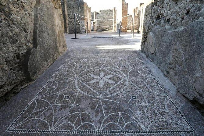 Pompeii and Amalfi Coast Day Trip from Naples - Amalfi Free Time: How to Spend 90 Minutes
