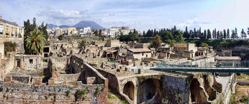 Pompeii and Herculaneum: Private Tour from Naples - The cameo workshop stop: practical souvenir knowledge, not just shopping