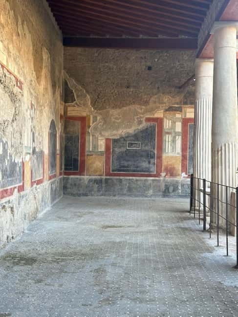 Pompeii and Vesuvius Cellars: Tour with Pick-Up in Positano - Arriving at Pompeii: what skip-the-line really buys you