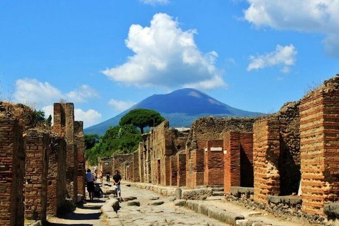 Pompeii and Vesuvius Day Trip from Naples with Skip The Line - Pompeii in 3 hours: what you can realistically do