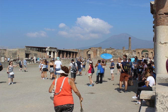 Pompeii and Vesuvius from Naples. Private activity - Hike to the Vesuvius crater: time, views, and how to prep