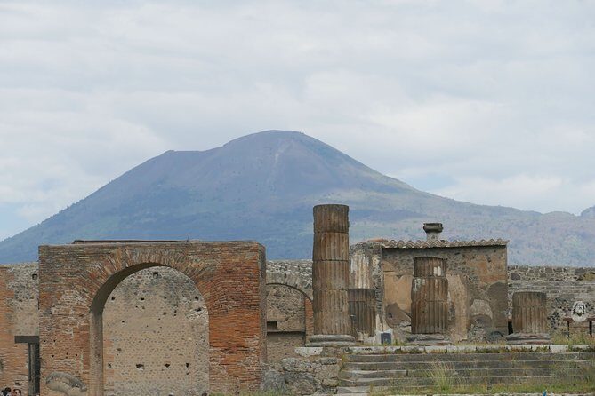 Pompeii and Vesuvius - VIP Tour/Small Group with Lunch - VIP Small-Group Day from Naples: how the 8 hours are paced