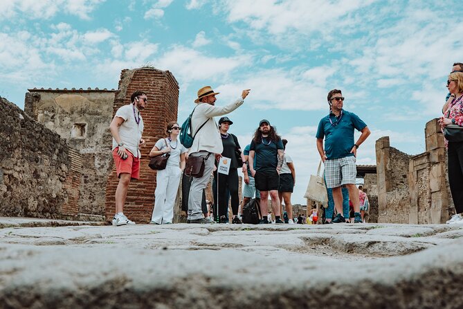 Pompeii Archaeological Small-Group tour for 15 people - House of Menander: a rich house, fast but memorable