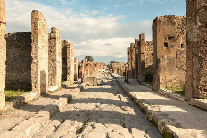 Pompeii Day Tour - Getting to Pompeii: pickup, meeting point, and timing