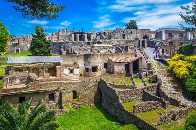 Pompeii: Entry Ticket with Book - Arriving on time: the meeting point and how you start