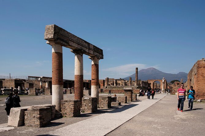 Pompeii excavations: skip-the-line private tour - The Pompeii route: streets, shops, villas, and the Forum