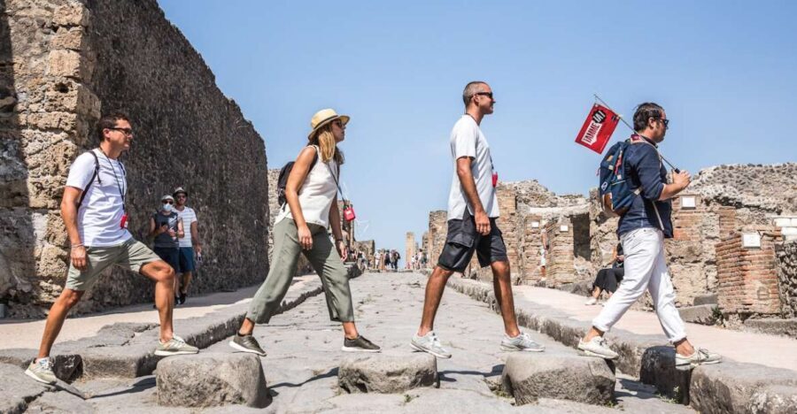 Pompeii: Guided Tour and Skip-the-Line Ticket - Skip-the-line at Porta Marina: starting fast in Pompeii