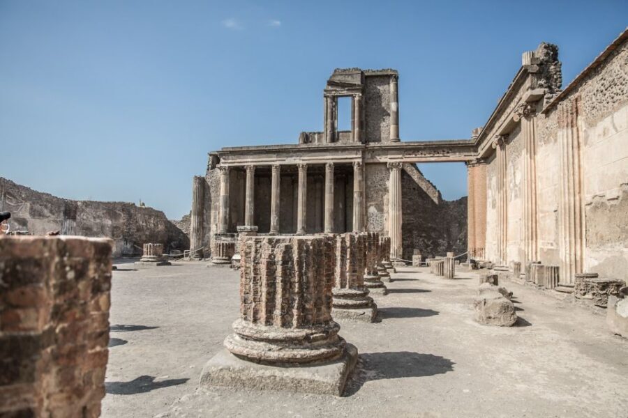 Pompeii: Guided Tour and Skip-the-Line Ticket - How the 2–2.5 hour route stays manageable