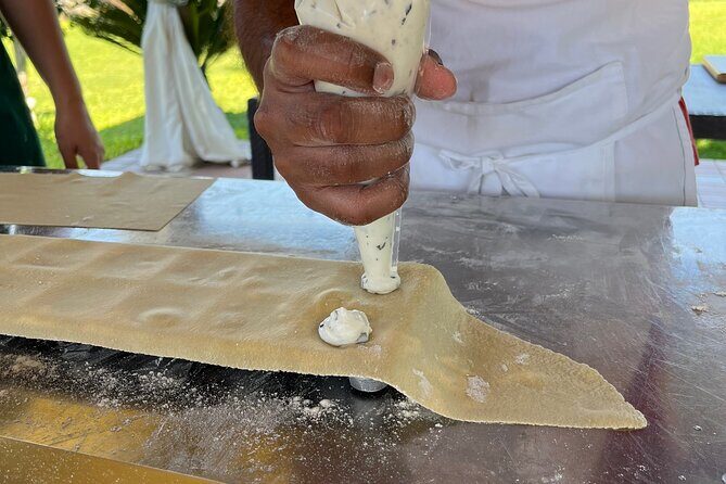 Pompeii: guided tour of the ruins and cooking class fresh pasta - Transportation and how the day stays stress-light