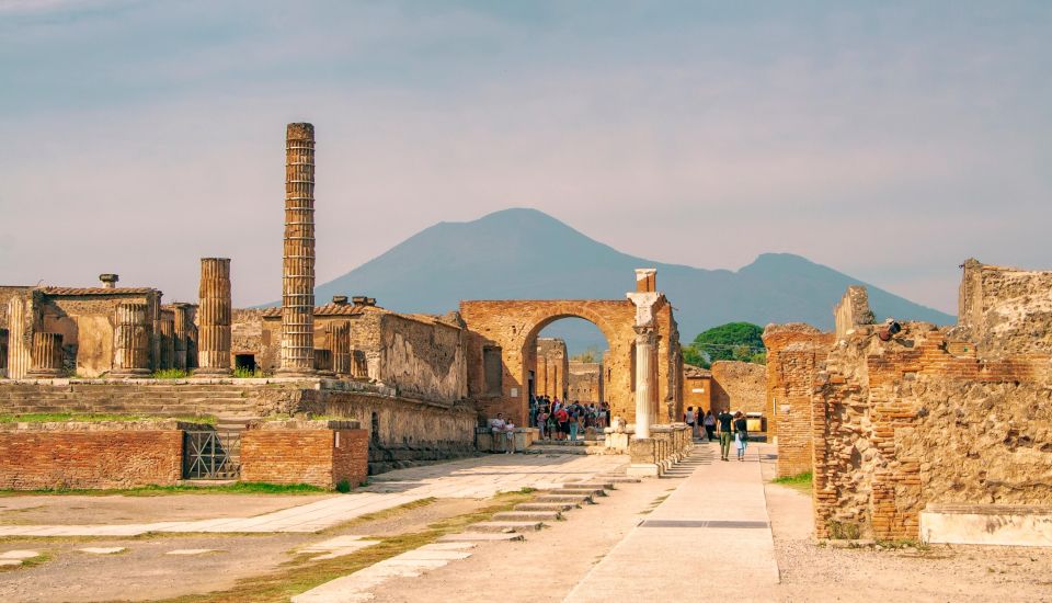 Pompeii Guided Tour with Archaeologist - Hearing 79 A.D. explained in the same place you’re standing