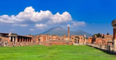 Pompeii-Herculaneum and Vesuvius Full-Day Tour - Meeting point and transfers: the part that saves your day