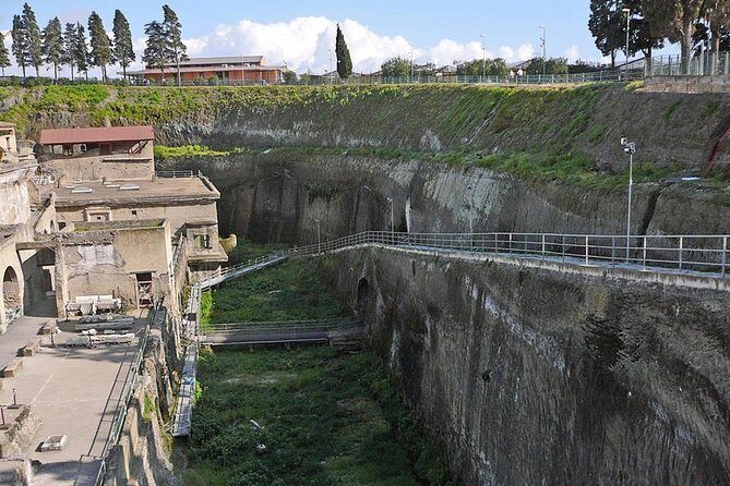 Pompeii, Herculaneum and Vesuvius Private Guided Tour - Pompeii With a Guide: Reading the Ash-Covered Streets