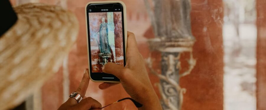 Pompeii & Herculaneum: Skip-the-line & Digital Guide App - Accessibility and meeting style, in plain terms