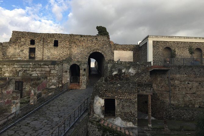 Pompeii-Herculaneum-Wine tour from Sorrento, with licensed guide included - Pompeii and Herculaneum in One Day: why this route works from Sorrento
