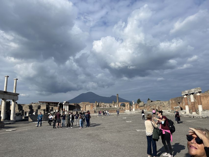 Pompeii: Highlights Guided Walking Tour - Meeting at Ristorante Bar Sgambati and getting in fast