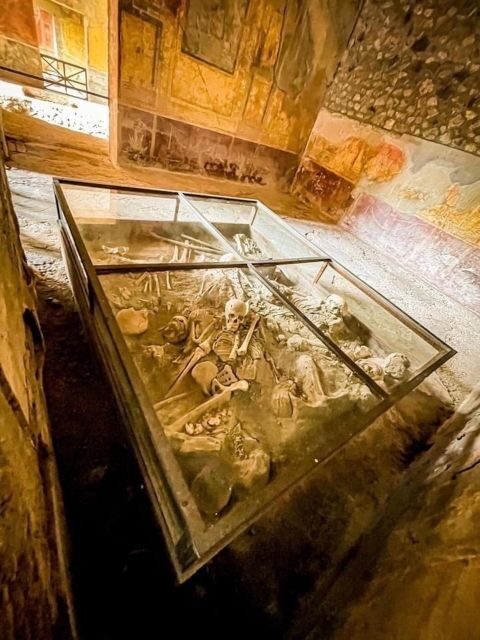 Pompeii in 2h and 30mnt: walk with local guide - What you get in 2.5 hours: official guide, small group, key stops