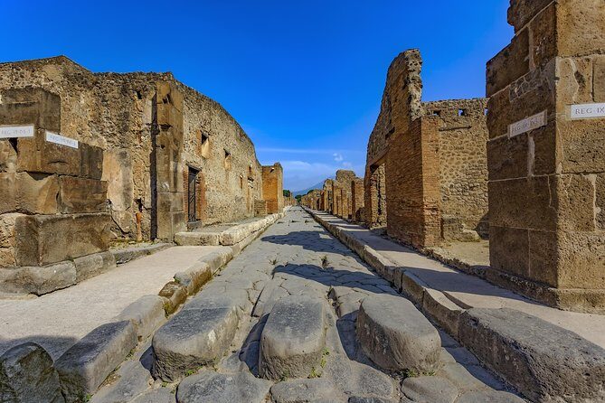 Pompeii Positano and Sorrento shared excursion with Pompeii skip the line entry - Value for $155: What You Pay For and What You Need to Bring