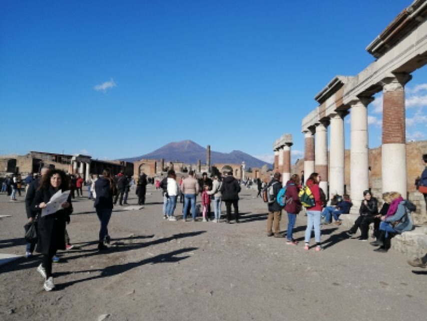 Pompeii: Private Guided Tour with an archeologist - Meet Your Archaeologist at Coffee Shop Vittoria