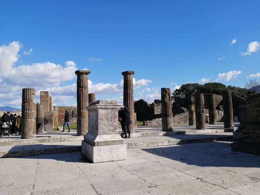 Pompeii: Private Guided Tour with an archeologist - The Walk Through Pompeii’s Streets: How Roman Daily Life Shows Up