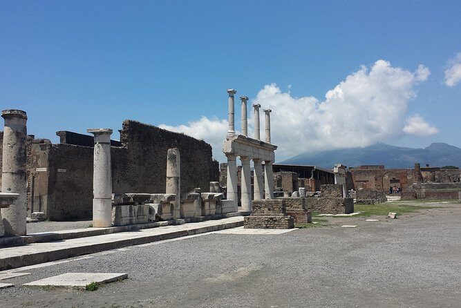 Pompeii Private Half-Day Tour from: Naples,Sorrento, Amalfi Coast - Houses, shops, brothels, and those preserved figures