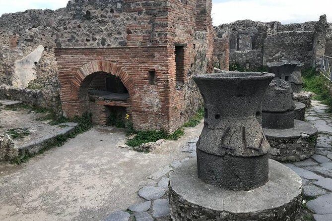 Pompeii Private Tour with Expert Guide - Meeting point at Via Villa dei Misteri: getting started without stress