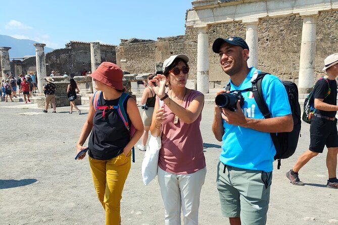 Pompeii Private Tour with expert local guide - English-led tour, with Greek-friendly communication for families
