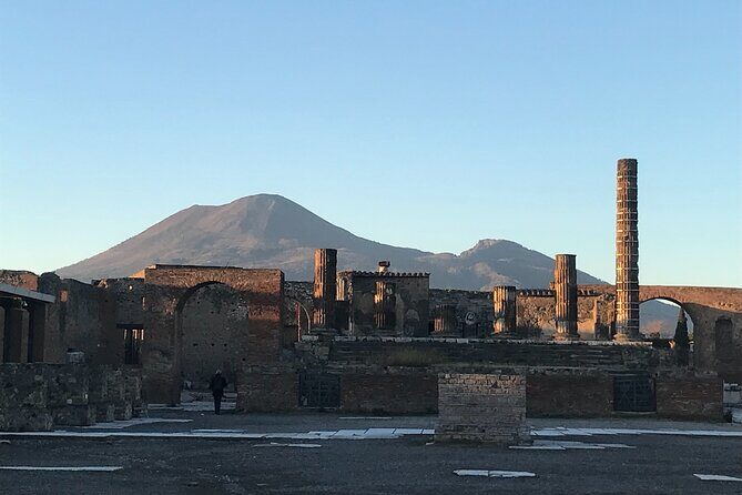 Pompeii Private Tour with expert local guide - The walk itself: history, eruption context, then key sights in calmer light