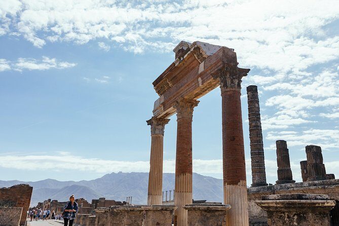 Pompeii PRIVATE TOUR With Locals: Ticket & Guide Included - Stop 1: Foro de Pompeya (Forum) and why it matters